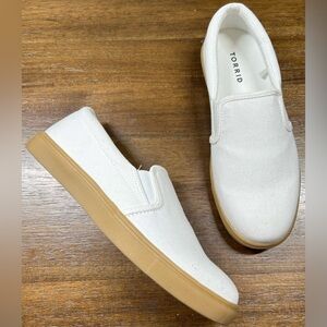 Torrid Size 8.5WW White Canvas Slip on Sneaker